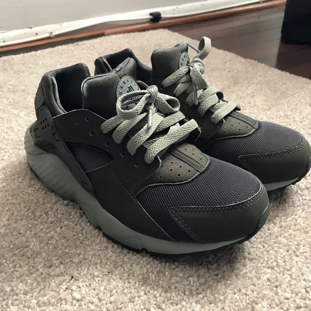 Nike Huarache Run Green kids size 7.